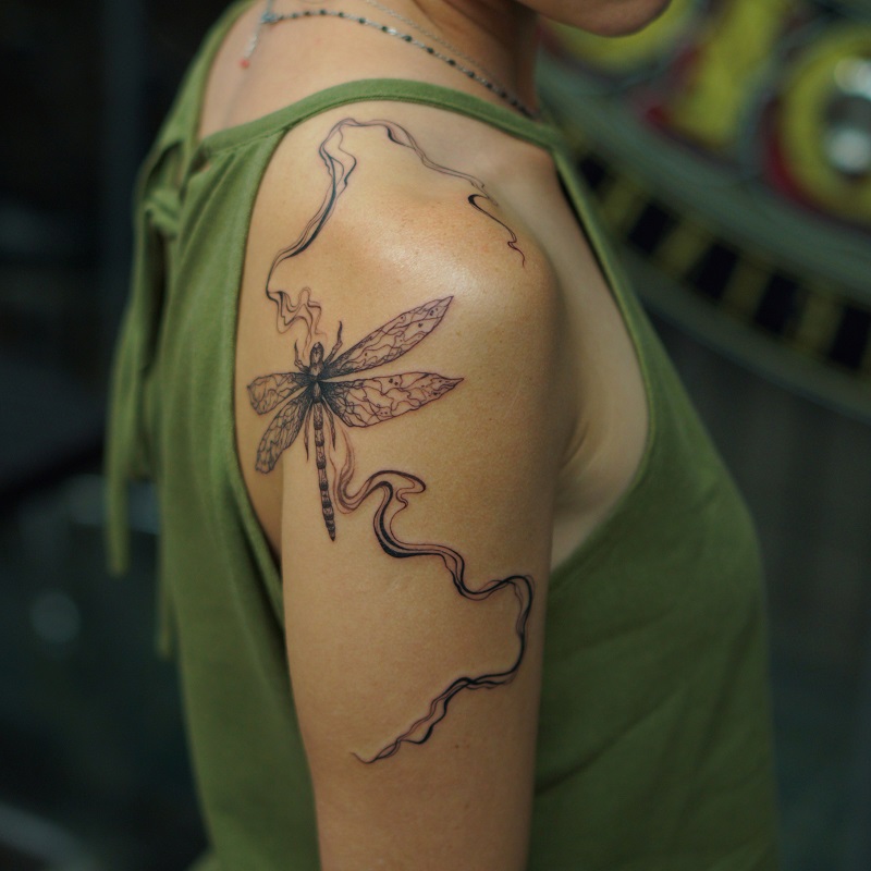 Abstract Dragonfly by Artist Lilo